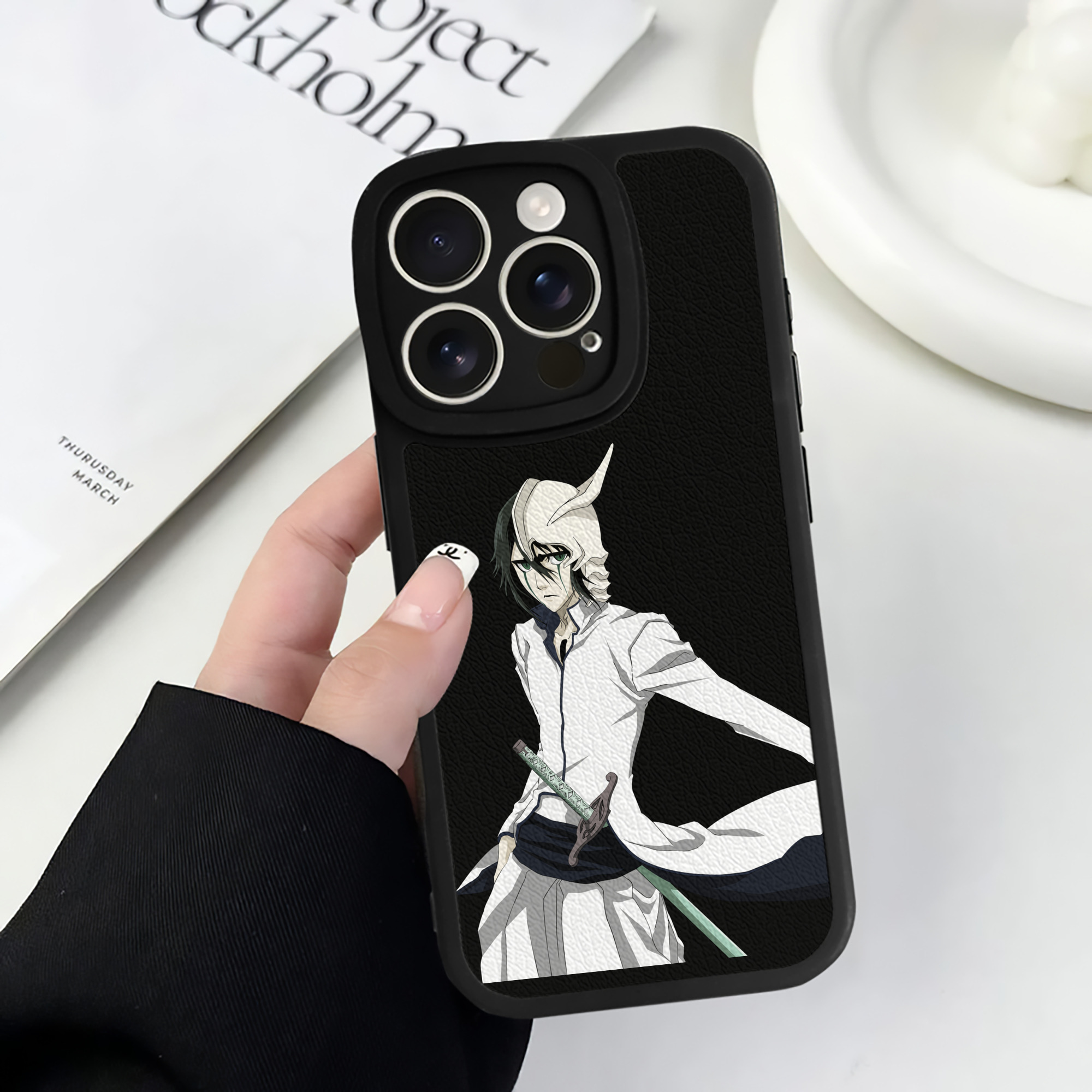 （画像用） ブリーチ ウルキオラ·シファー BLEACH Ulquiorra cifer 【iPhone 16シリーズ対応】シリコンスマホケース（レザー調） 材質：シリコン
